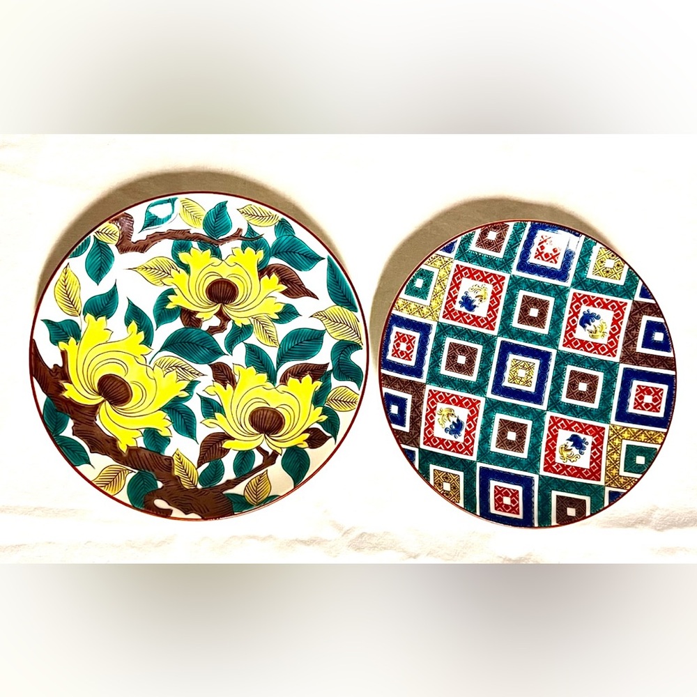 2 Kutani Ware Round Porcelain Plates. Kutani started in Japan in the mid 1700s.